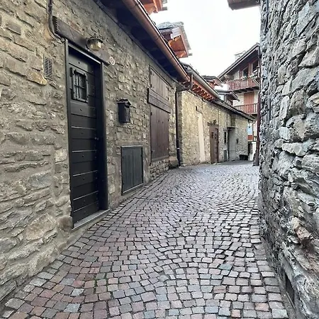 Tipica Casa Di Montagna Nel Borgo Del Verrand A Courmayeur *